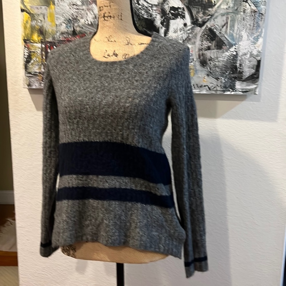 James Perse wool sweater size (1), fits size 2-4. Maybe a 6. Easy fit